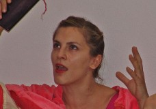 zweitausendzwölf oder die frau die sich selbst eine geschichte erzählen kann